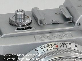 nach rechts geneigte sehr feine Riffelung des Einstellrades f�r den Bildz�hler an einer Altix IV