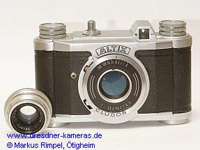 Altix III - Kamera mit ?funktionslosen? Blendenangaben auf der Verschlussabdeckung (Version mit Cludor-Verschluss und genormter Blitzbuchse)
