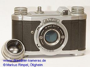 Altix III - early camera with VEB-BW logo on shutter (version with Cludor shutter and standardized flash socket) Altix III - early camera with VEB-BW logo on shutter (version with Cludor shutter and standardized flash socket)