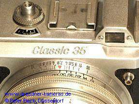 Classic 35 mit aufgesetzter Blitzbuchse und chromfarbenem Schriftzug Classic 35 mit aufgesetzter Blitzbuchse und chromfarbenem Schriftzug