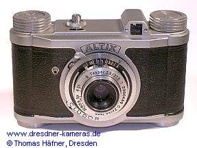 Altix III (Version mit Festoptik, hier mit Tessar und 24mm-Aufzugsknöpfen) Altix III (Version mit Festoptik, hier mit Tessar und 24mm-Aufzugsknöpfen)