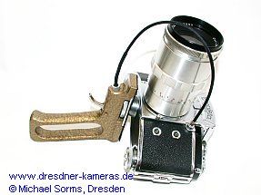 Handgriff aus Aluminium mit Drahtausl�ser angeschlossen an eine Exakta Varex IIa