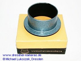 Light protection cuff for the bellows close-up adjustment device
