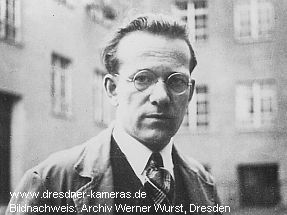 Karl N�chterlein in the courtyard of the old Ihagee building at Schandauer Str. 24