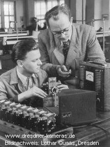 Richard Hummel and Lothar Quaas at the shutter speed measuring device