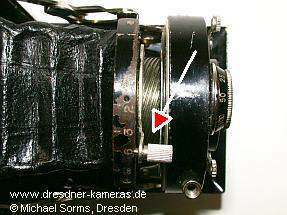 Focusing via axial lever and worm gear: Ihagee Auto-Ultrix No. 2850
