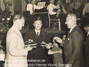 Handover of the gold-plated Varex VX to Max Rockstroh and Willy Teubner in 1952