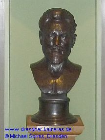 Ernemann bust in the new Ernemann building