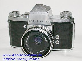 Praktica IV F - with Fresnel lens