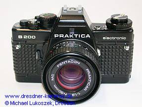 Praktica B200 mit Pentacon Prakticar 1,8/50 (1. Version mit Metall-Schnellspannhebel)