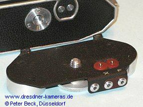 Praktica (1951) - Adapter for flash contacts on the camera base