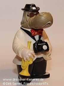 Dresdner Dixieland-Maskottchen ?Dixie? als Werbefigur mit umgeh�ngter Praktica-Kamera