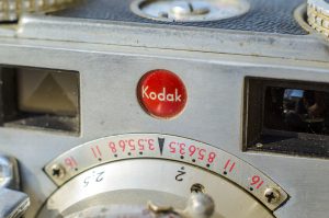 A nice design element of the Signet 35 is the red round Kodak logo. It seems I've seen a similar logo on some other camera before!