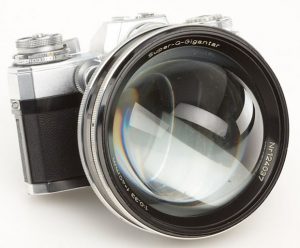 The Carl Zeiss Super-Q-Gigantar claims to be the fastest lens ever made, but it's not real.
