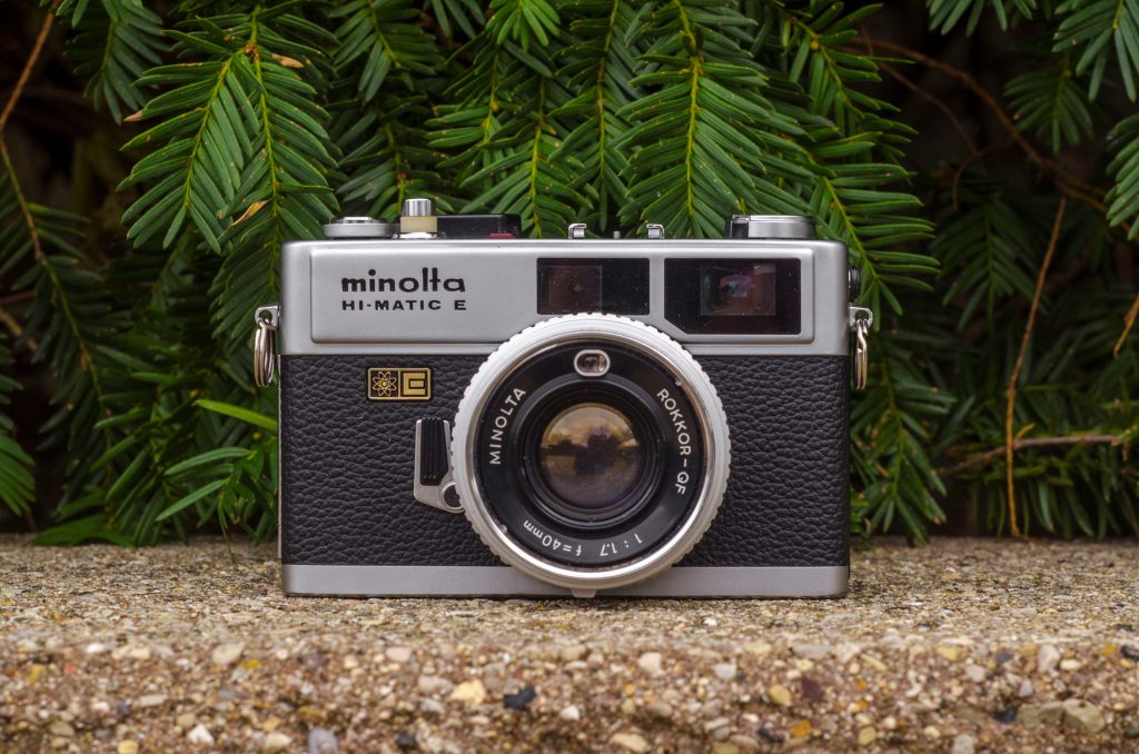 フィルムカメラ MINOLTA  HI-MATIC E     VINTAGE Minolta Hi-Matic E (1971) - mike eckman dot com